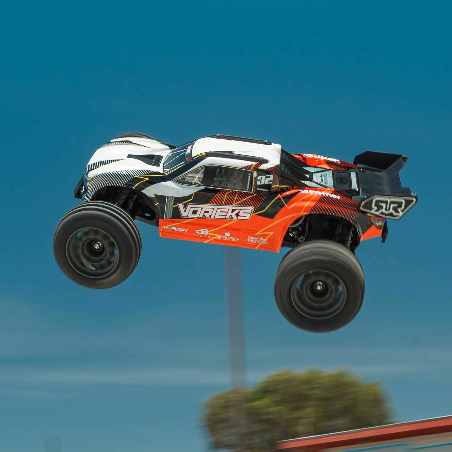 1/10 VORTEKS MEGA 550 2WD Stadium Truck RTR with Battery & Charger, Orange